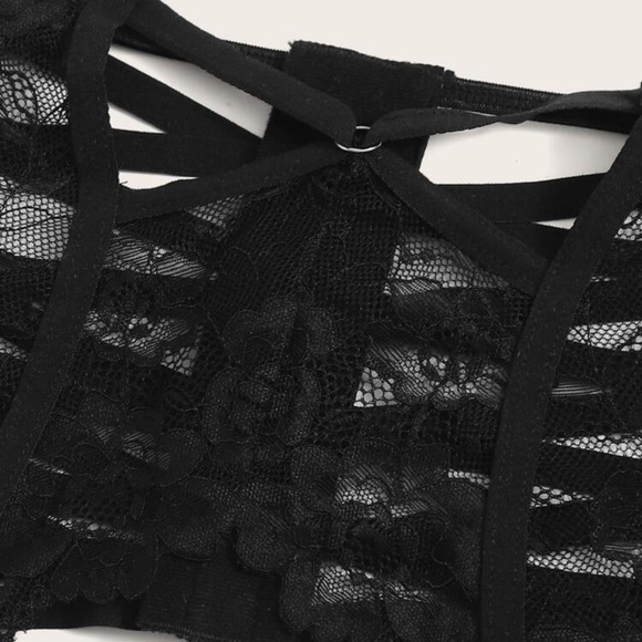 Plus Floral Lace Garter - Picture 4 of 6